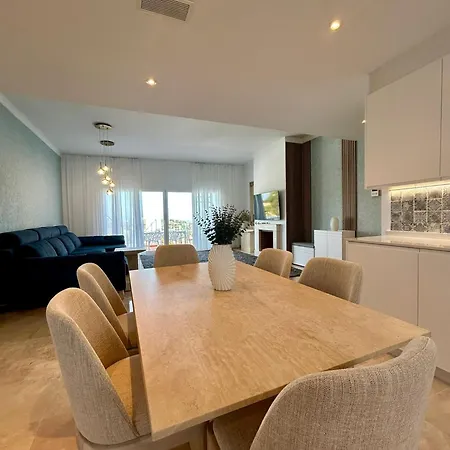 Luxury Sea View Penthouse Apartament
