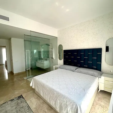 Luxury Sea View Penthouse شقة