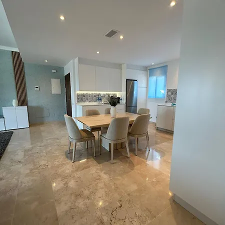 Luxury Sea View Penthouse 公寓