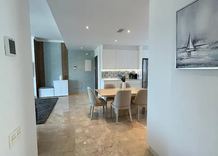 Luxury Sea View Penthouse شقة إِستيبونا